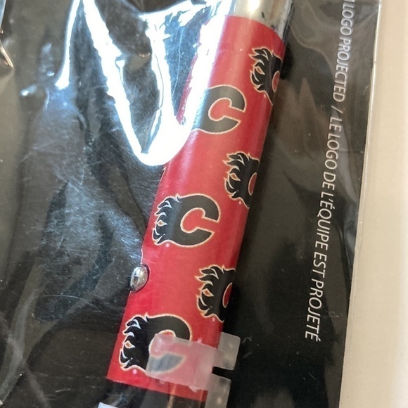 Calgary Flames Key Chain with light - Picture 3 of 5
